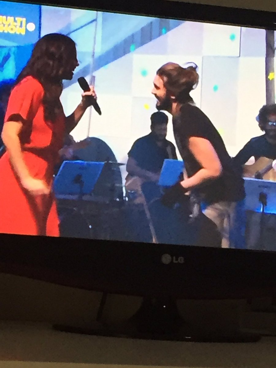 carol_saad's tweet photo. @luansantana e @ivetesangalo tombando tuuuudo #CantaLuan https://t.co/zeWeGGU6Ao