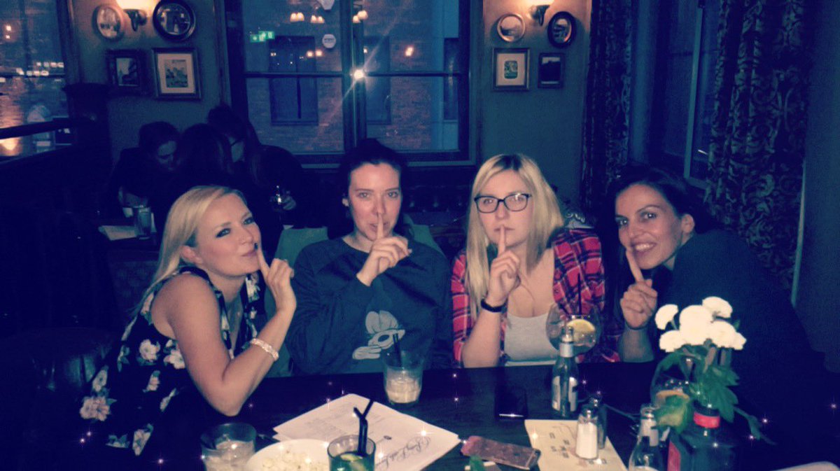 Youngster81's tweet photo. Got a secret??? @QuizzlyBears @abelheywoodnq  #thedollhousesurvivors 🙌🏼 #quiznight #girlsnight ❤️ https://t.co/R2YRI4HRwc