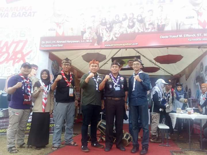 MyprideMagz's tweet photo. Stand Pramuka Jabar memperkenalkan #UrbanScouting kpd para pengunjungnya. Tdk semata budaya & pariwisata. @kwarnas @DK_Nasional @AdhyDault https://t.co/qApVpuHOtp