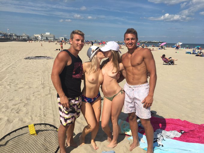 Beach bae ?❤️ https://t.co/NKbQ8SlSq4