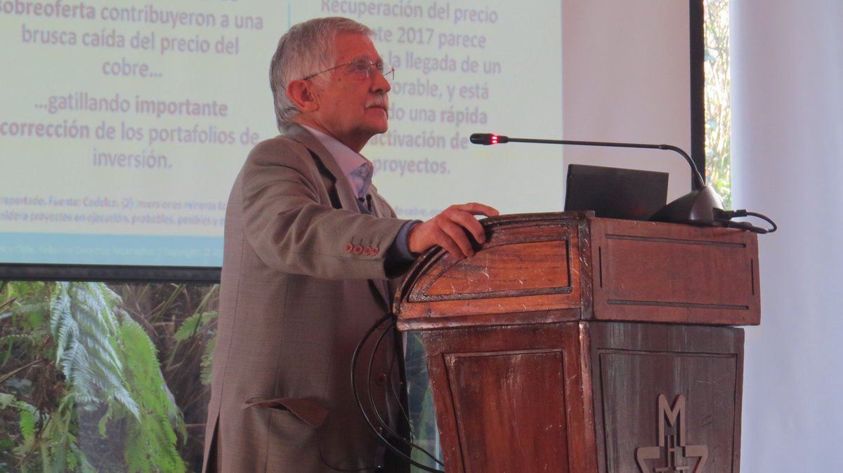 siminusach's tweet photo. Nelson Pizarro: "El precio del cobre empieza a caer como consecuencia de una expectativa de una sobre oferta" #Simin2017 https://t.co/eYVnnqJ65j