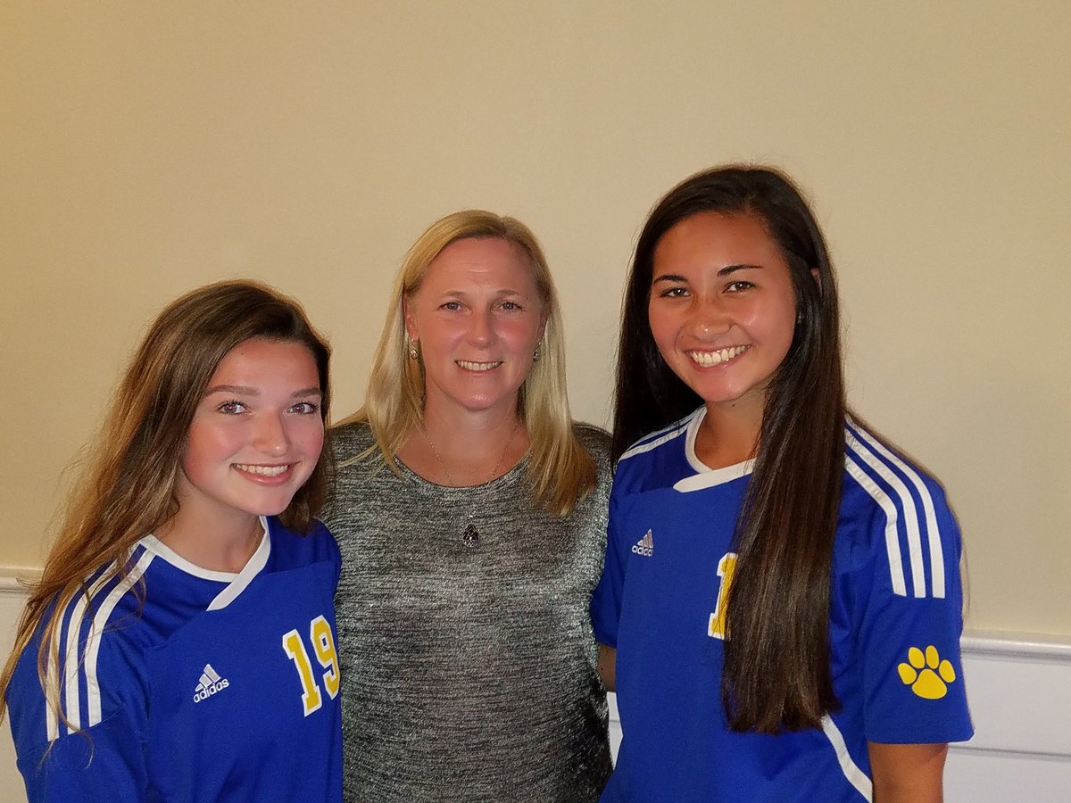 mmyersTT's tweet photo. Valley View's Rossalyn Collura, coach Amy Hughes, Jenn Nguyen, L to R. #LSLMediaDay https://t.co/iA5eH9aLsA