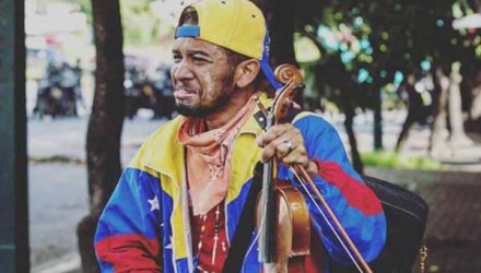 sumariuminfo's tweet photo. #VIDEO Wuilly Arteaga tilda de "falsos" a líderes políticos: "Los verdaderos héroes están presos o muertos"  https://t.co/8eKFkzerOT https://t.co/r2I1kMLlru