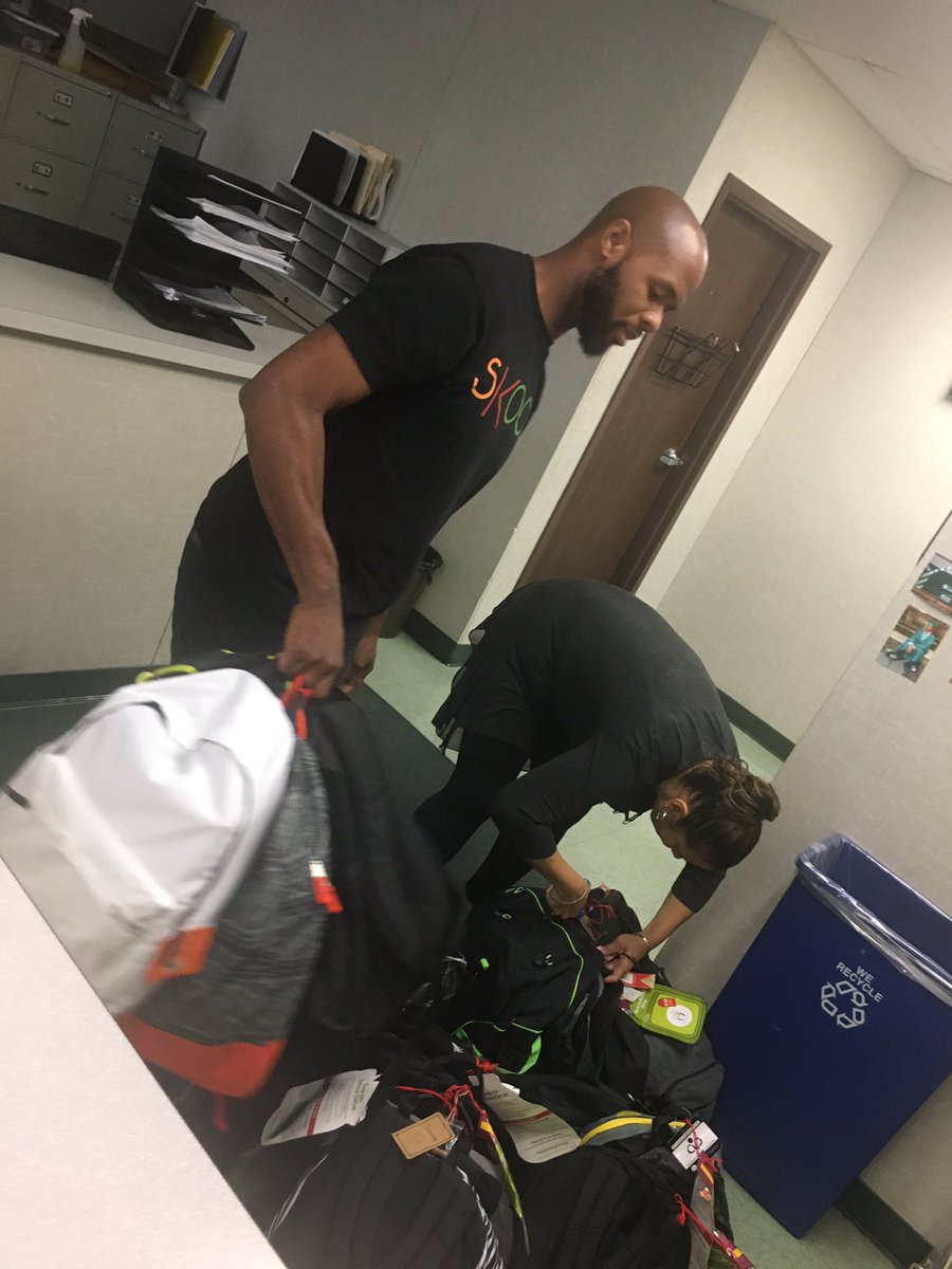 skooliskey's tweet photo. Today, the Skool team participated in the @lyft @OaklandEdFund Backpack Drive for OUSD schools #lyftOakland #edTech #skooliskey #comingSoon https://t.co/yfBglyi8Ie
