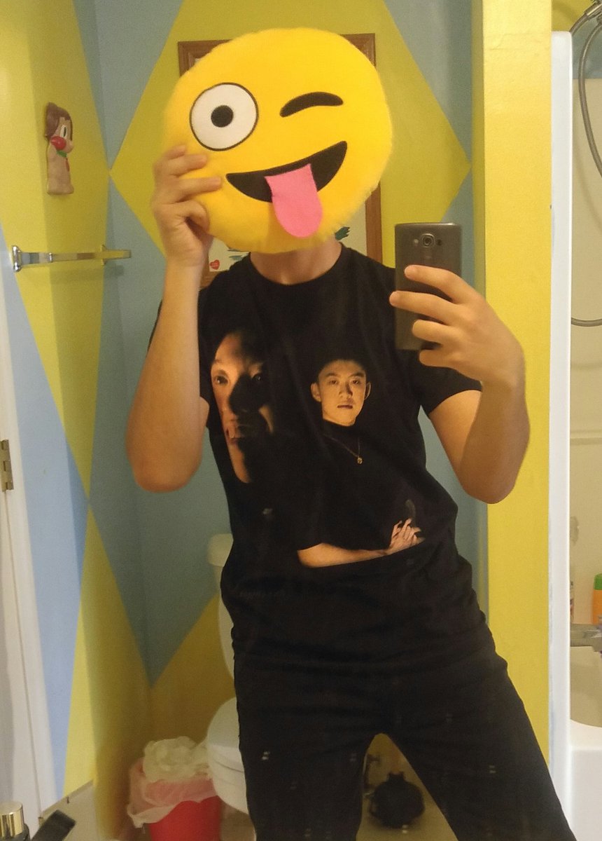 brando_esl's tweet image. Hey @richchigga can u eat my ass ?