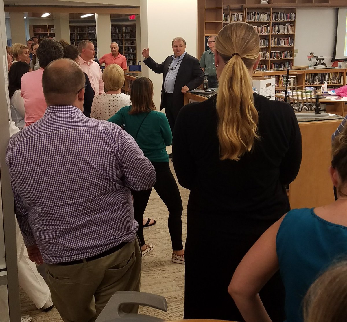 MelanieShedd's tweet image. @stevenhenn &amp;amp; I doing a 35-minute #Inquiry unit on #WoodrowWilson with @brianpete.  #PrinPD #PrinTeachersOnFire #EverdayPBL @RFATeachPD