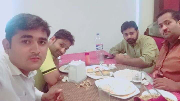 ShoaibPmln's tweet photo. کرے گا قدر زمانا هماری بهی اک دن🌐🤔☺️
بس وفا کی عادت چھوٹ جانے دو 😺❣️❣️
💗#Thanks_Ch_Haris_Rasool💗
😋#Lunch_ https://t.co/pSj1jcQY5W