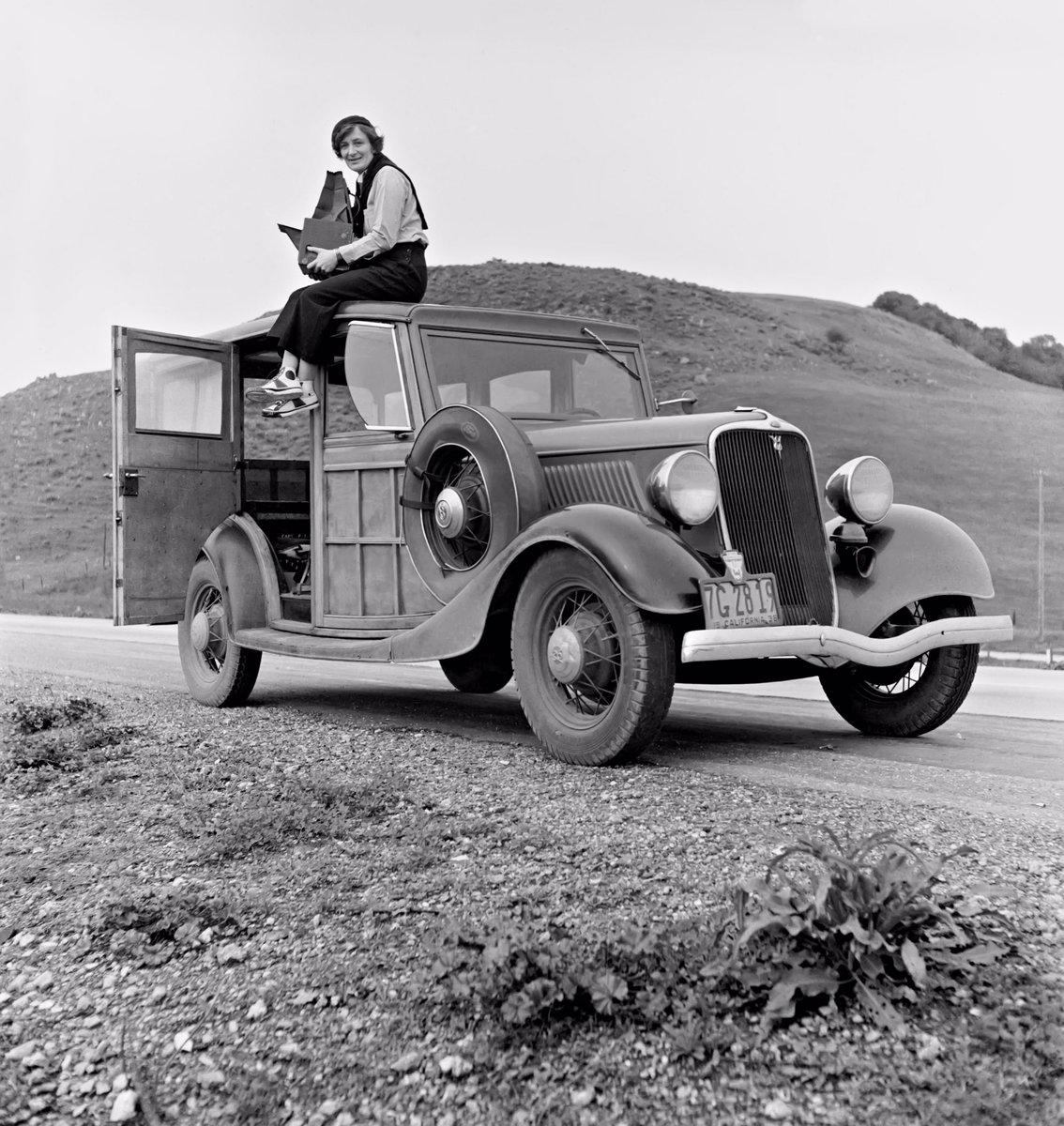 WunderkammerCo's tweet image. Today&apos;s #wcw is American #Photographer Dorothea Lange! Her photos showed the truth of the consequences of the Great Depression.