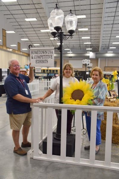 Hometown USA is a New Exhibit at 2017 Wilson County Fair that will be housed in the new Wilson County Expo Center!
wilsoncountyfair.net/press-releases…