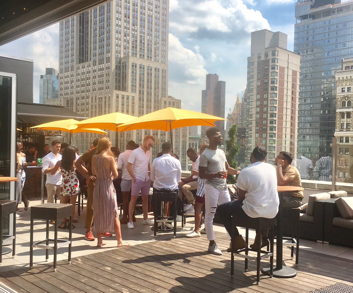 TheBarNYC's tweet photo. Sneak away from ur desk &amp; enjoy this #SUN! #monarchnyc #humpwednesday #friends #rooftopviews #manhattan #livinglife https://t.co/pAccKbivQY