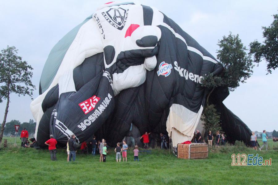 🚨 Megaluchtballon belandt in de bomen tijdens Ballonfiësta 112.press/PfYRNX #Barneveld #112Nieuws https://t.co/BinsPtmhx6