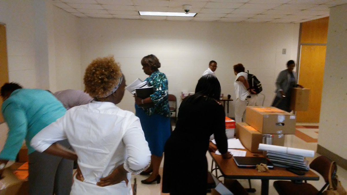 ATL_K5Science's tweet photo. #APSeclipse Principals collecting their school's solar glasses @apsupdate @APSScienceRules https://t.co/BrNdhzVmdm
