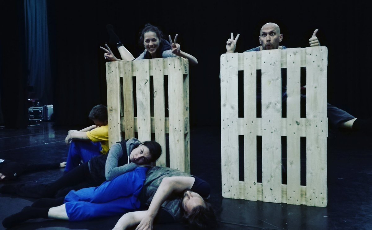 420PEOPLE_dance's tweet photo. New fresh cast in da house! Come see us tomorrow at 3:20pm. WIND-UP - only 3 shows left at @ZOOvenues #EdFringe17 https://t.co/xarQmtaC3Z