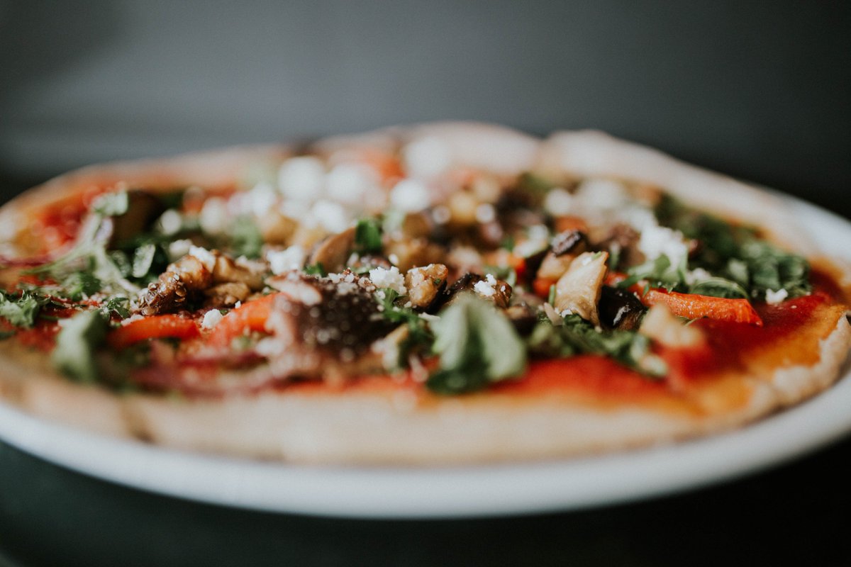 thelocalnaples's tweet photo. Join us for some AMAZING house made pizza tonight, even better that its half off #halfoffpizza #farmtotable#ourfamilytoyours See you soon 😊 https://t.co/8DXMo55SdC