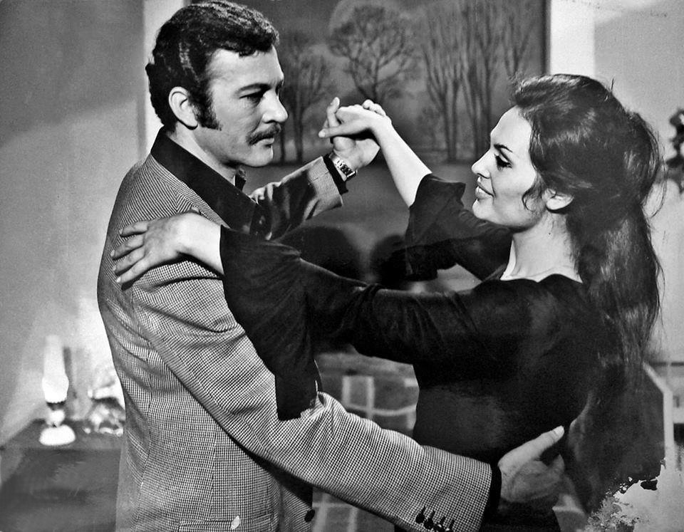 Eski filmleri niye mi severim? 
Kadın, adama öyle bir bakardı ki, senaryo icabı değil de gerçekten aşık sanırdım.