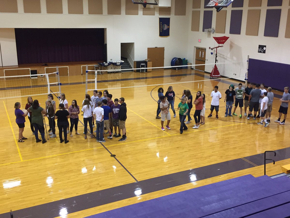 MinnHScats's tweet photo. MHS students engaging in an activity put together by the student leadership team! Going to be a great year!! https://t.co/qNNVXviH4F