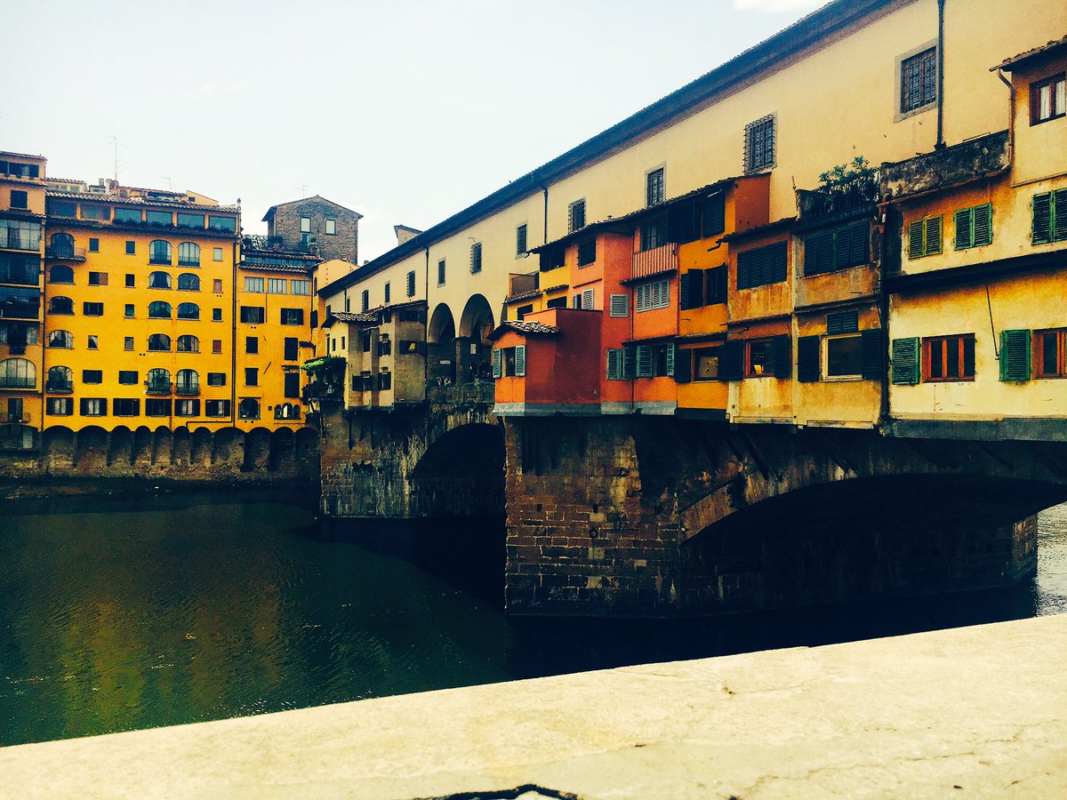peignerlagirafe's tweet photo. #pontevecchio #Firenze #Italia  🇮🇹❤️💚 https://t.co/4zQPSKyPzz