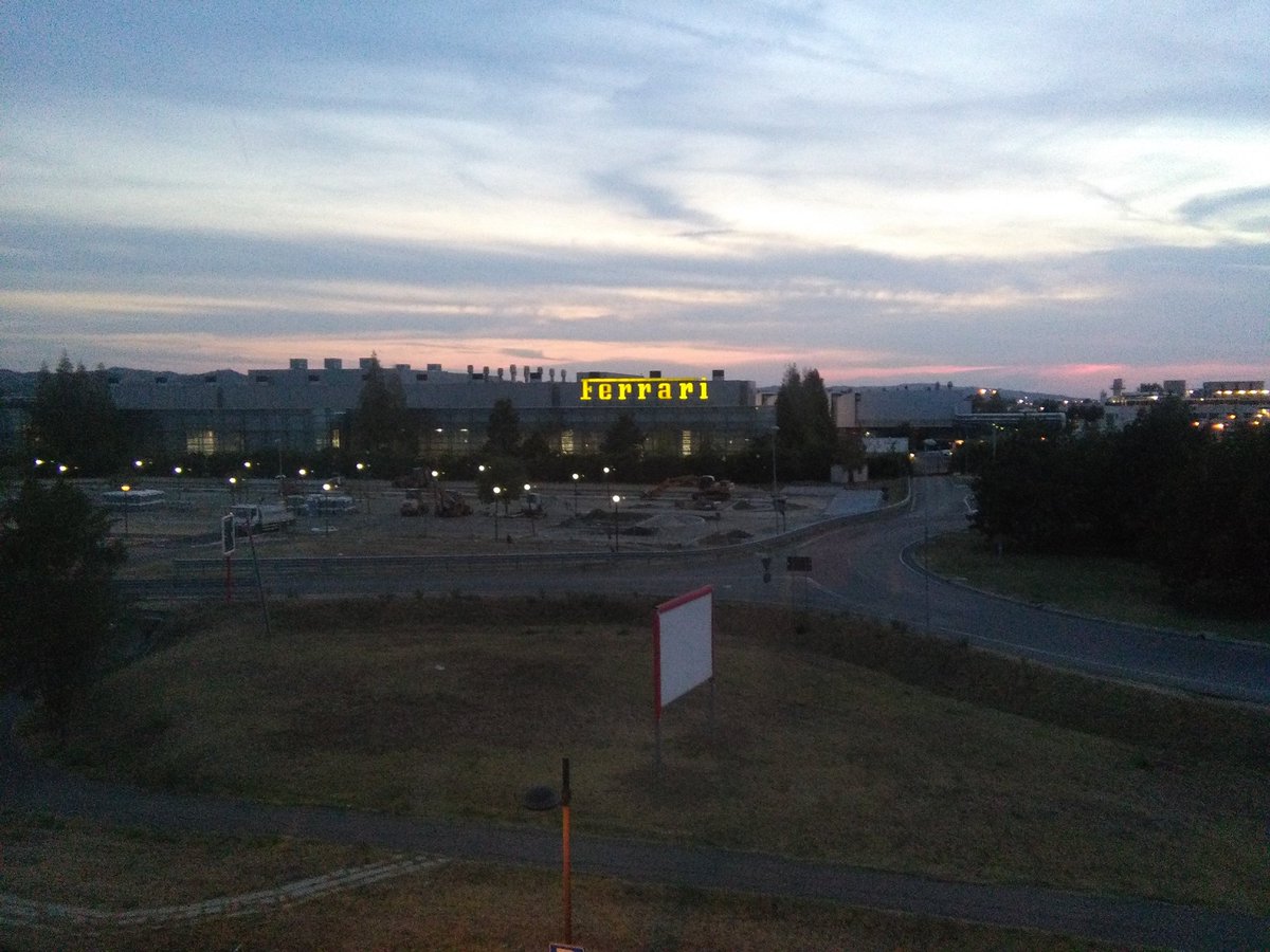 EdoF430's tweet photo. My view this night😍 #ferrarifactory #Maranello https://t.co/wG3k6RwIqj