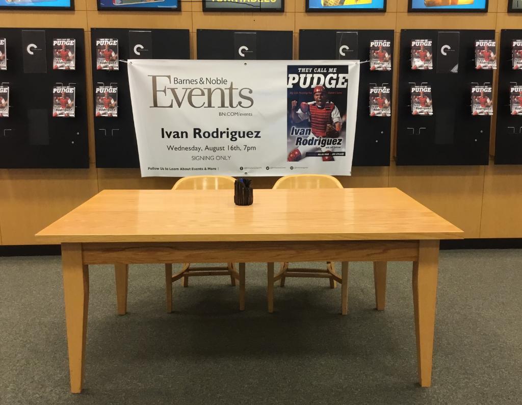 BNFairlaneGreen's tweet photo. Tonight at 7:00PM: Baseball Hall of Fame inductee, Ivan "Pudge" Rodriguez will be in-store to sign copies of his book! #Tigers #callmepudge https://t.co/r0T609QOVq