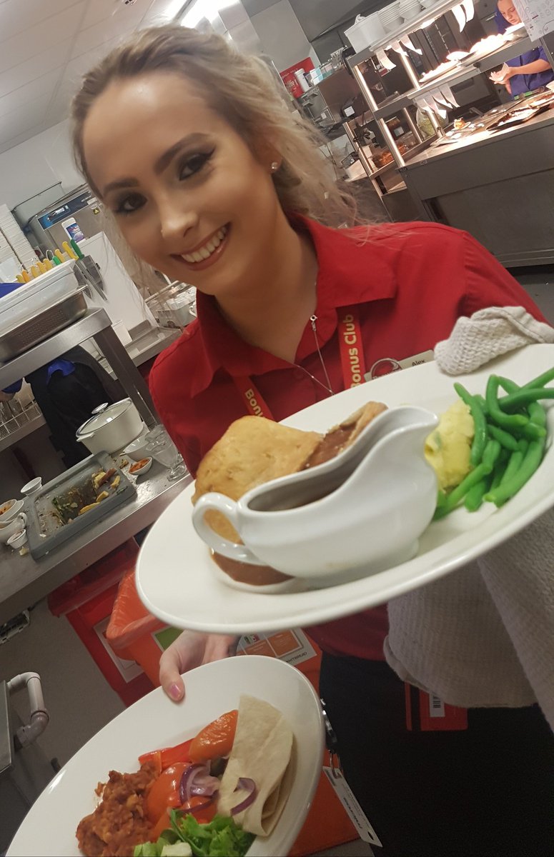 Serving up smiles this evening with the amazing Alex <a href="/caroline_pascoe/">Caroline Beston</a> <a href="/WeAreSUGM/">WeAreSUGM</a>