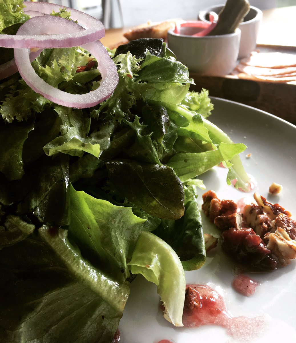 SerpasATL's tweet photo. Serpas House Salad
goat cheese | red onions | candied pecans | blistered grape vinaigrette #fresh #atlfoodies #seasonal #neworleansstyle https://t.co/10GZWv3tu5