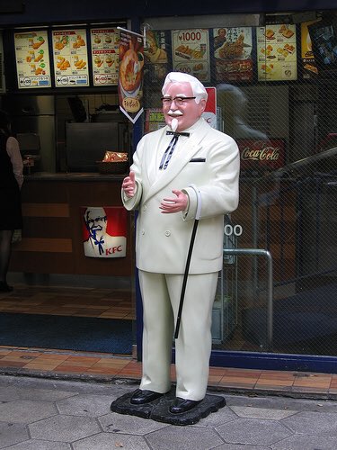 funyjared's tweet photo. Saw this confederate colonel statue recently and Im so triggered.When will we tear down these oppressive symbols? #AltRight #EndConfederacy https://t.co/lTXWpqKPw7