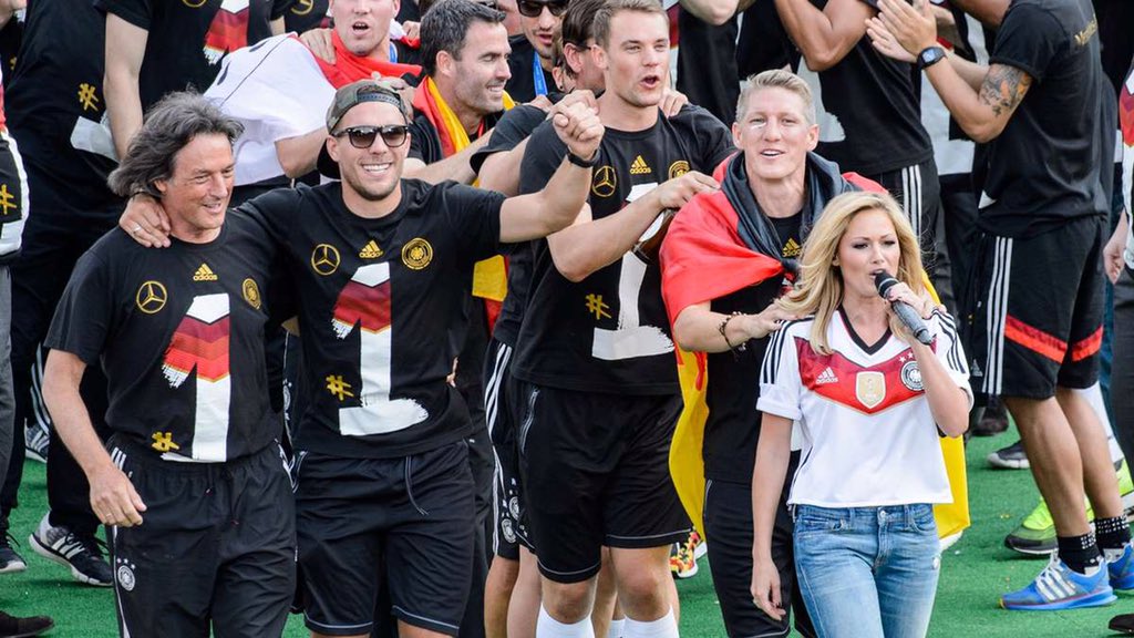 KohlenSchaufler's tweet photo. @DaxWerner @BSchweinsteiger @ChicagoFire fussball ist wie startup, wer's durchzieht ist mit anfang 30 grau und hat auf parties immer sein apotheker dabei #naturallystrong ππ½ https://t.co/oe5OL1Hum4