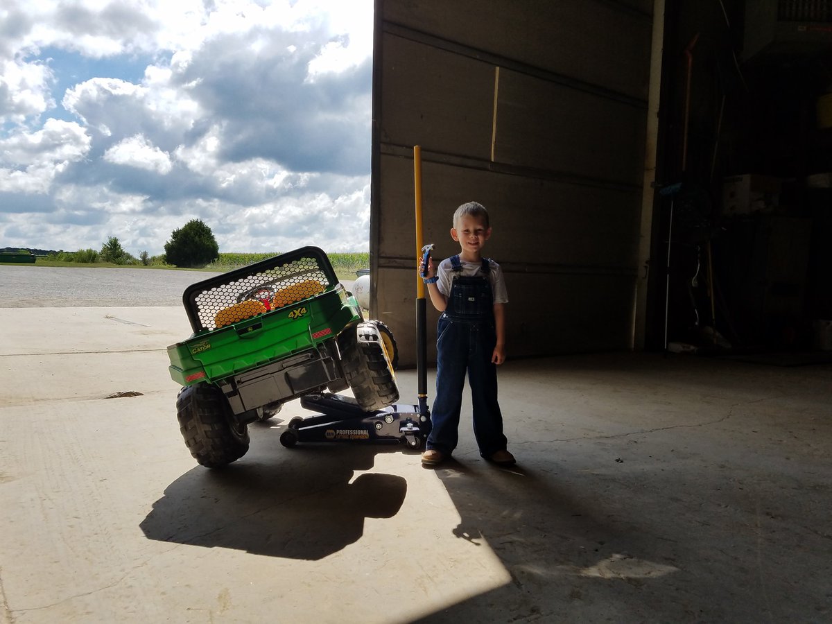 SteadfastSeed's tweet photo. When you turn around in the shop and realize your son had been watching you a lot more than you realize. #prouddadmoment #futurefarmmechanic https://t.co/FZtuSPk98V