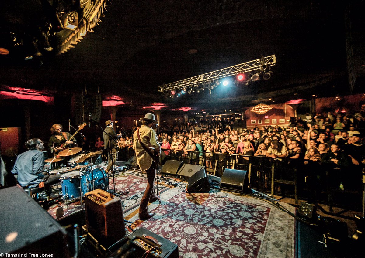 KennethBrianBnd's tweet photo. Hey Seattle. Y'alls fun. @ShowboxPresents on 8/3, opening for @blackberrysmoke we had a blast. #Seattle @jamestrussart #guitar #withlions https://t.co/Rzd7bI6bdh