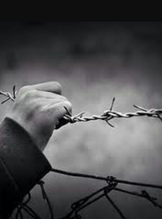 خل الصبر.. مير العَهَد وين لقـّا !؟ 
 اللي في اليمنى الغليضه عقدته; 
ان كان منت لظامي الود سقـّا.
عزّمت رجلي للفراق ووردته..

  #اموت_لاجلك