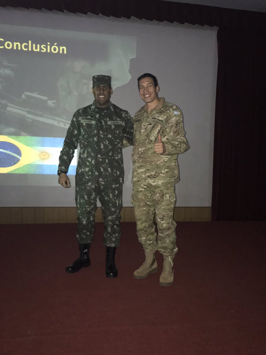 dieguis_2006's tweet photo. Intercambiando conocimientos, con el Ejército de Brasil 🇧🇷, en el curso de perfeccionamiento medio https://t.co/3vaSheFBtm