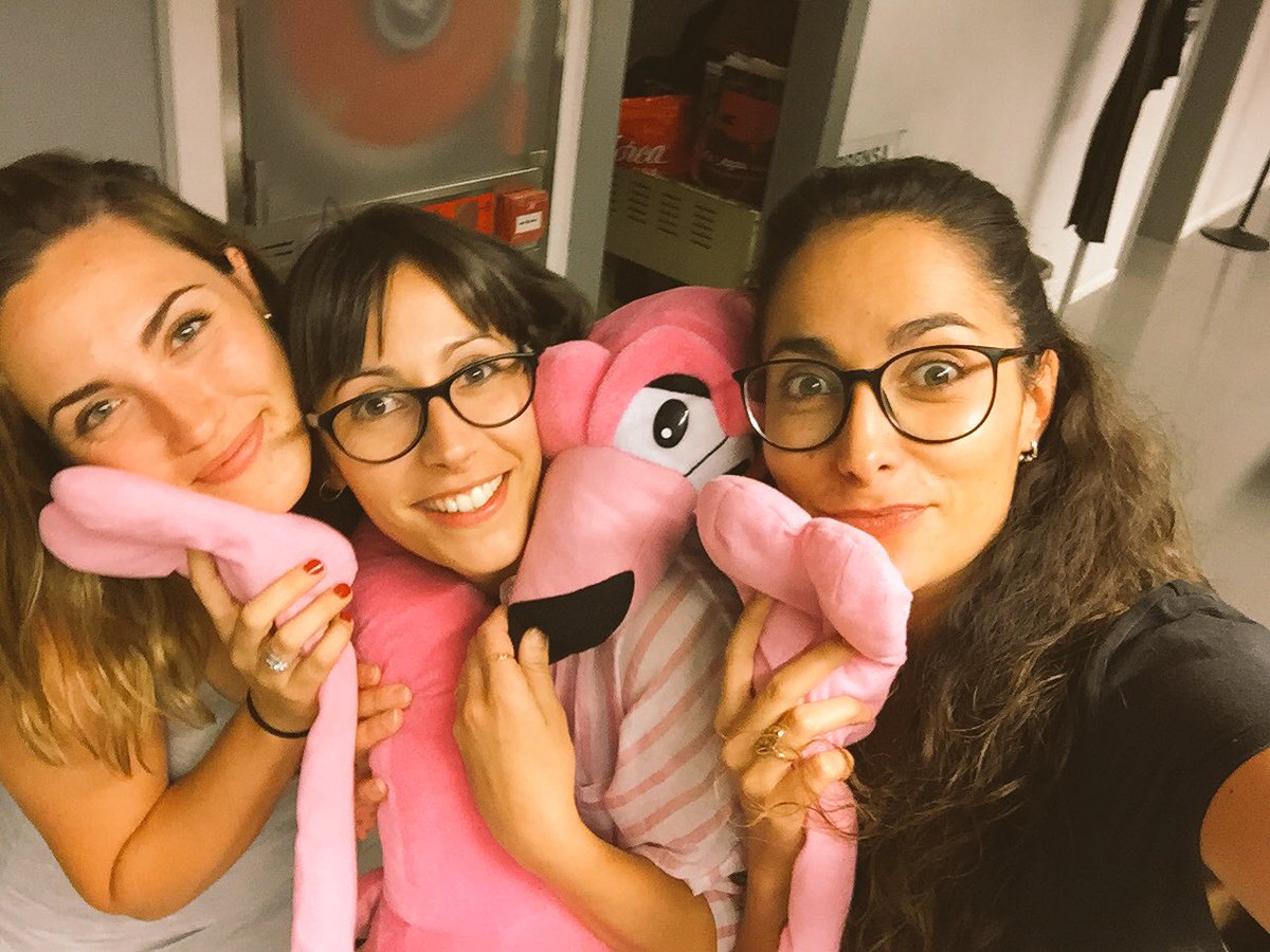 HablarporHablar's tweet photo. Encantadas con nuestro nuevo compañero de mesa. Gracias por no mandarlo a casa @hoyporhoymadrid https://t.co/8gH4DSvBEU