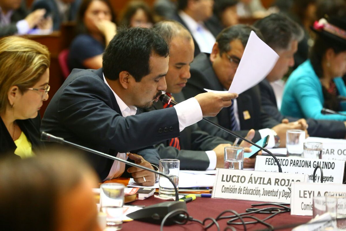 congresoperu's tweet photo. [AHORA] Continúa sesión de Com. de Educación, con la presencia de la titular del @MineduPeru, quien expone sobre problemática de docentes. https://t.co/UFtVy9IFrd