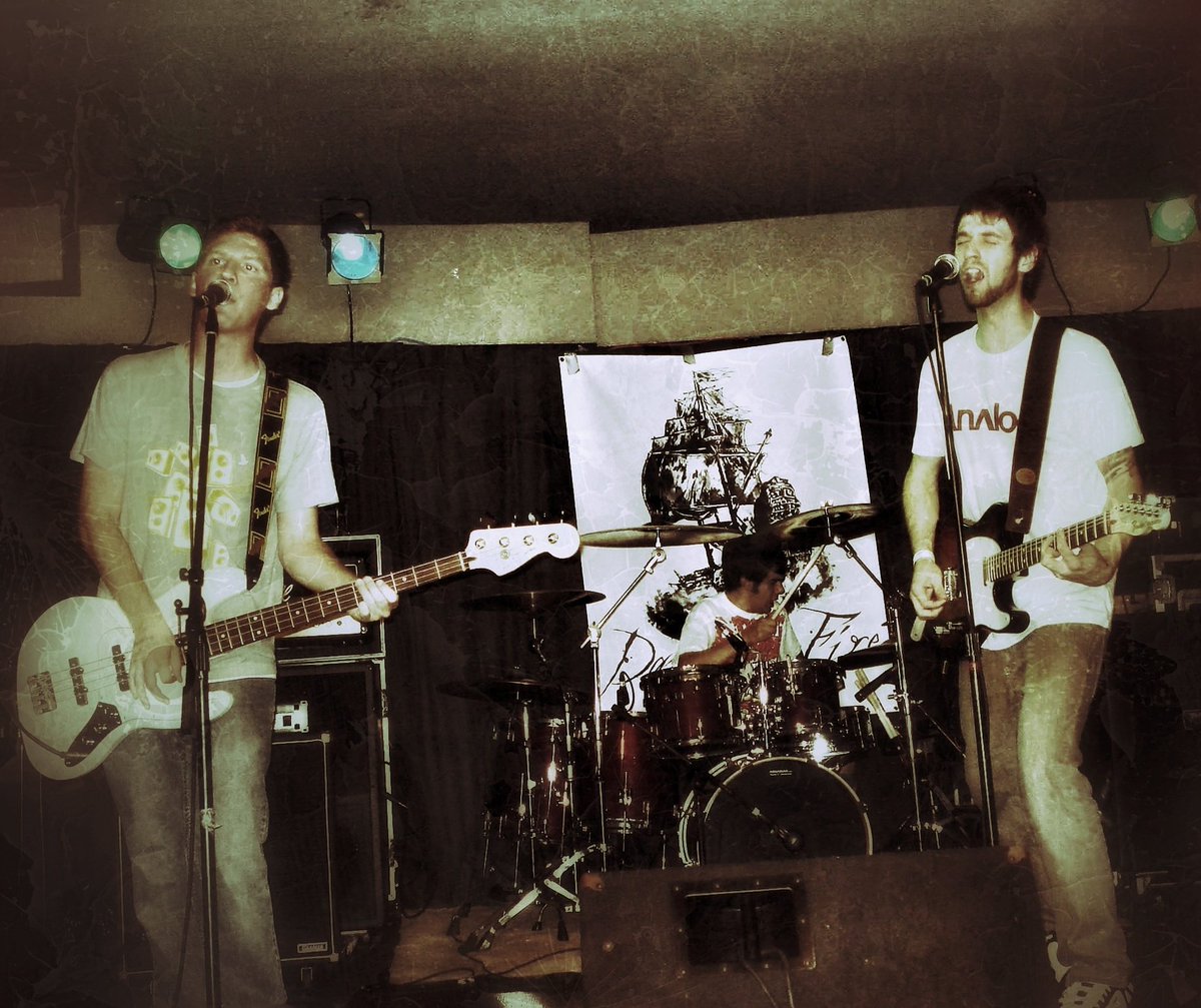 dancingonfireCA's tweet photo. #DancingOnFire opening for @AWILHELMSCREAM in 2009 #whatDOFhuck #throwback #RockBand #punkrock #dof2009 #punkottawa #dof #WaybackWednesday https://t.co/npY4VDBjKS
