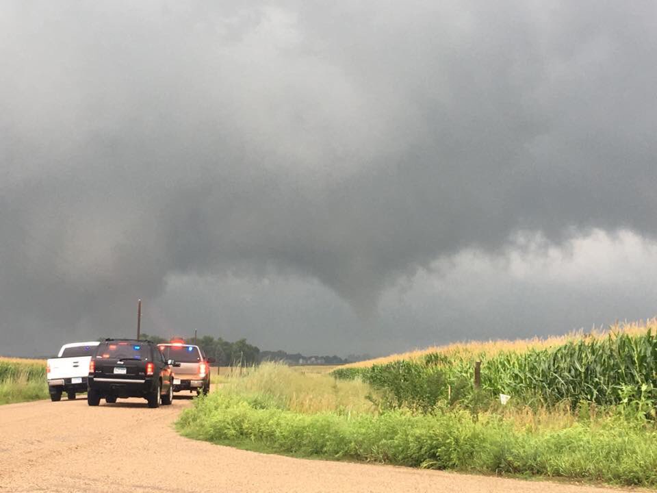 TrevorEvans77's tweet photo. @NWSTwinCities Taken by Derik Boxell North-NW of Mankato. https://t.co/zLYwFBaUCL