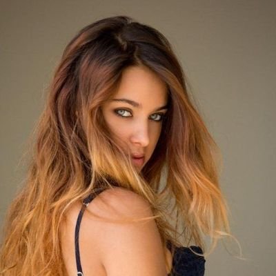 RandomJones7's tweet image. #WifeCrushWednesday @JustSimplyKitty