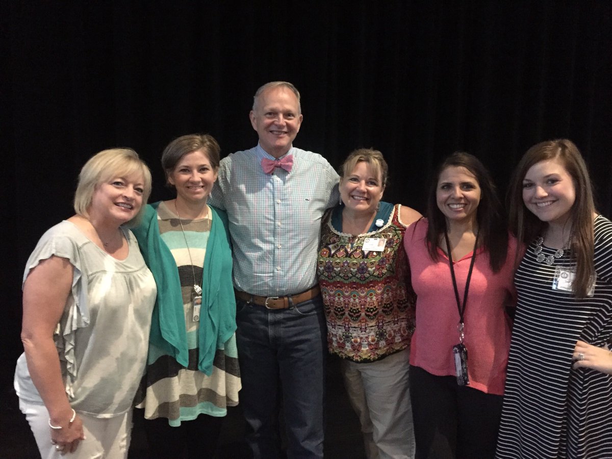 GuzmanWoodard's tweet photo. So inspiring and fun! Now time to reflect! @lester_laminack #woodardwolves https://t.co/cUqJS7hmjb