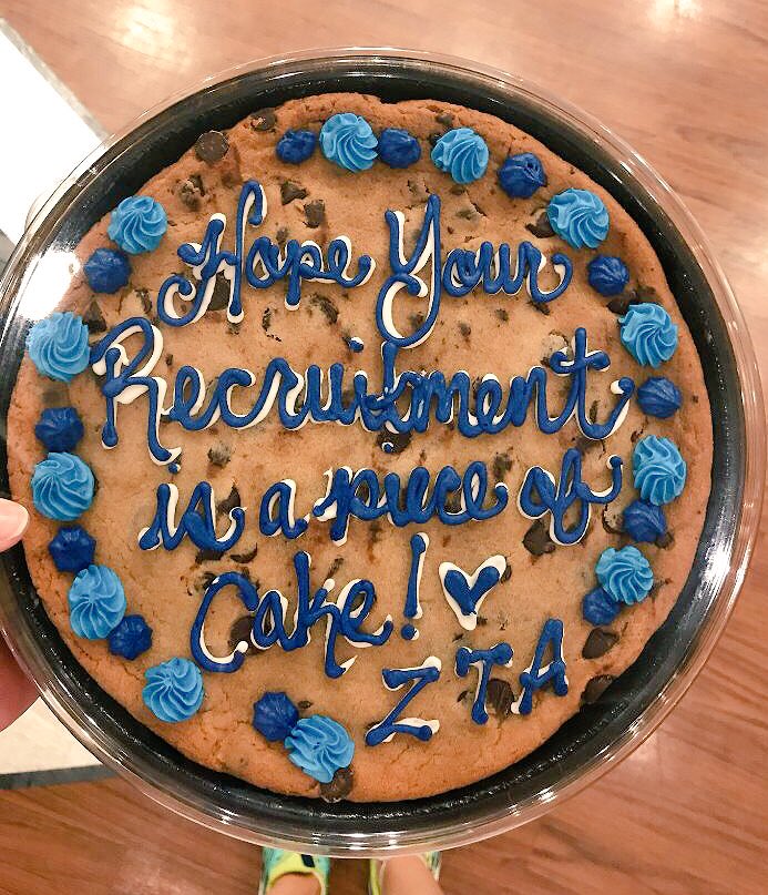 Shout out to <a href="/UTKZTA/">UTK Zeta Tau Alpha</a> for the awesome cookie cake! We love you girls!💎👑 #PanLove
