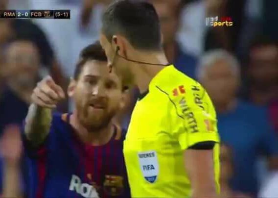 ilgeneralfranco's tweet photo. عمُّو.. شوف 👶🏻☹️ بدي الكرة 😭

#الكلاسيكو #ريال_مدريد #ريال_مدريد_برشلونة #السوبر_الاسباني https://t.co/xdhgTrrzQf