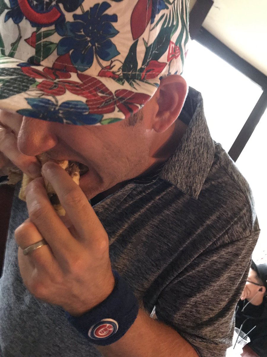 DaveCharbo's tweet photo. #GreatChicagoBeefOff Unbeknownst to us, we crashed a private party at @SportsCorner1 that had a #BeefBuffet... Score: 33 https://t.co/BZXYq1eusd