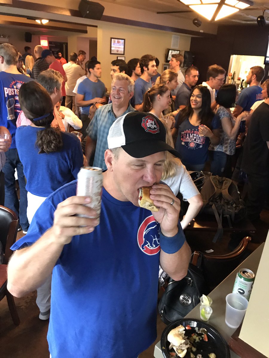 DaveCharbo's tweet photo. #GreatChicagoBeefOff Unbeknownst to us, we crashed a private party at @SportsCorner1 that had a #BeefBuffet... Score: 33 https://t.co/BZXYq1eusd