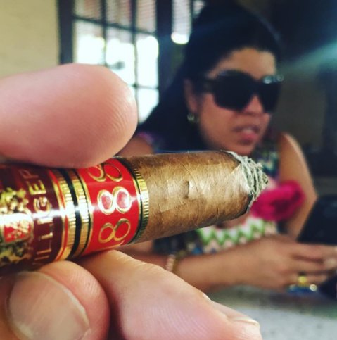 ReneCastaneda's tweet photo. 👍👍gabrielpineres Afternoon coffee break with my partner in crime. #CreativasGroupPR #VilligerCigars https://t.co/RA7mpzvu5u https://t.co/hIEWNTbq4h