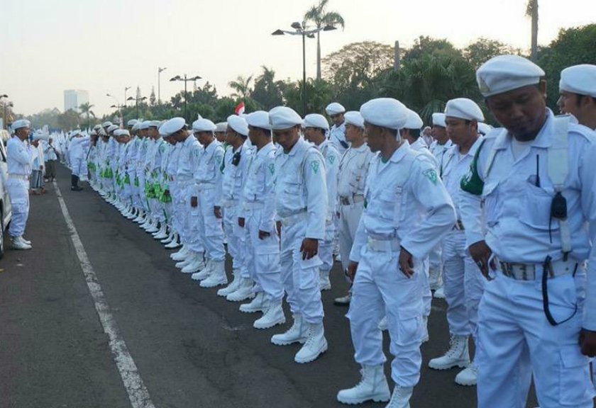 Jumardhan6's tweet photo. RAKYAT jogja siap selalu mendukung perjuangan kalian #FPI19th https://t.co/aQgs53phYz