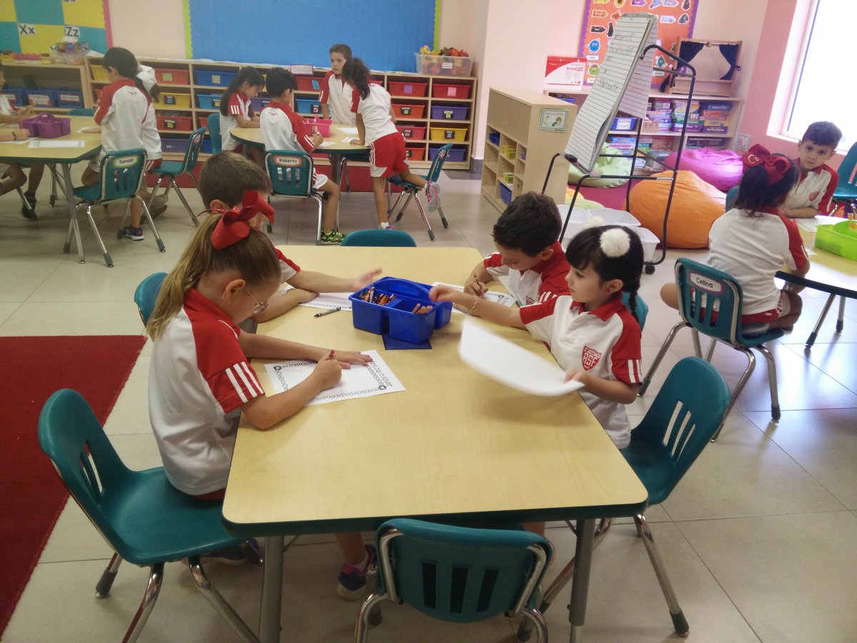 MsAlbertina's tweet photo. Annnnnnd we're back! Off to a great start! KC's first day of school! 😃💜👌
@Ramirez21Myrna #KCROCKS https://t.co/BWV12Rs42b