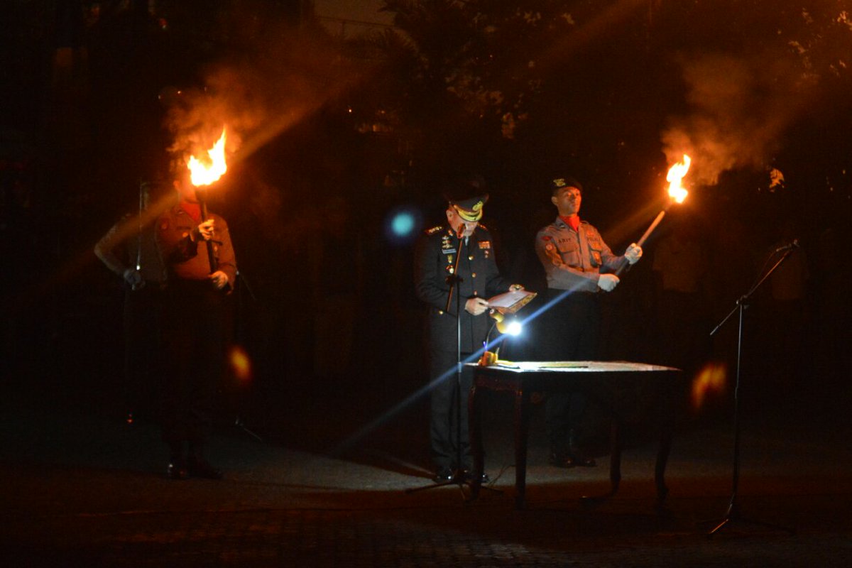 humasbekasikota's tweet photo. Jelang HUT RI Ke 72, Wakil Wali Kota Bekasi @syaikhu_ahmad mengikuti Renungan Suci Tingkat Kota Bekasi, di Makam Pahlawan Bulak Kapal Bekasi https://t.co/dSN64NqCeg