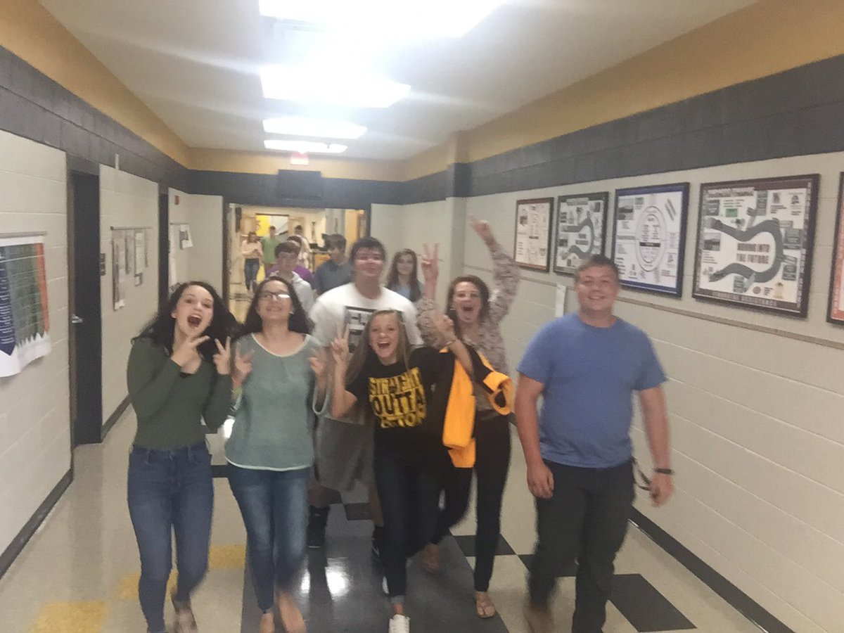 mrs_wampler's tweet photo. When your kids ask to walk the"long way back" you kinda have to ❤️this class #mathmatters #geometry101 #juniorsaresomuchfun https://t.co/AmoT6zwH4b