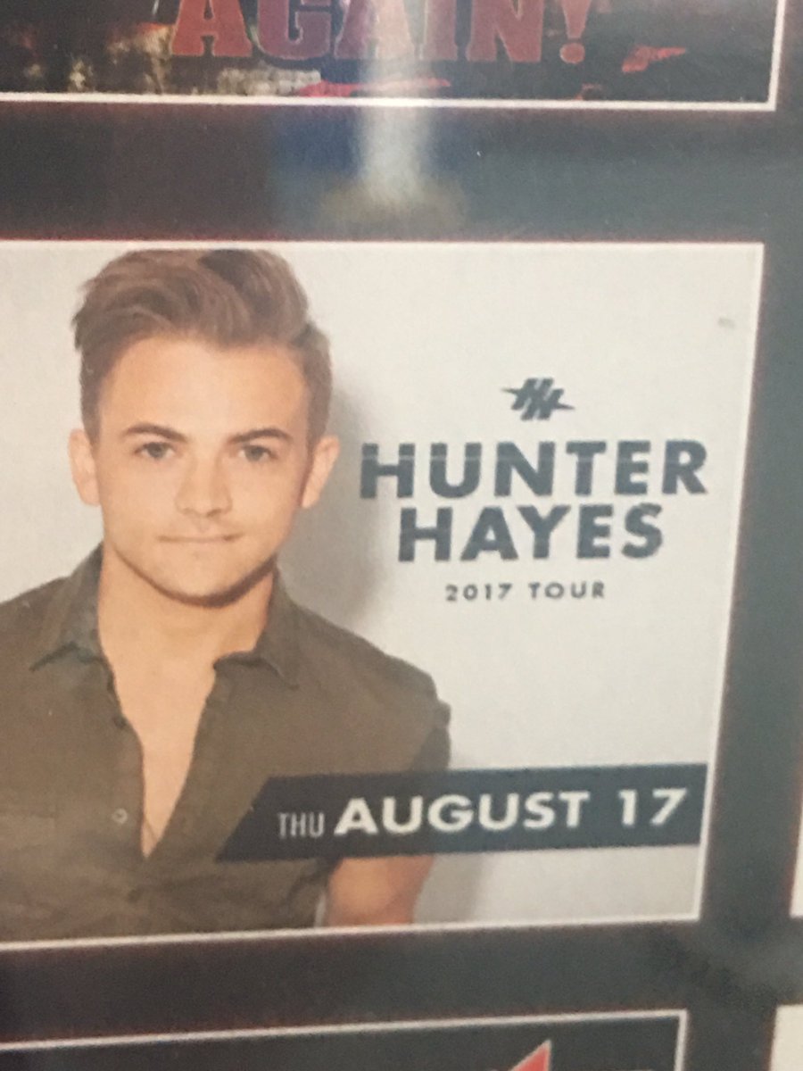 sfenway's tweet photo. @HunterHayes #FirstConcert  #GirlsFirstConcert👭13yo ... I was 10 yo when I saw #SamanthaFox #MyFavPlace2Be🌞🌞🌊 @CasinoBallroom https://t.co/DTnOUGqIRx