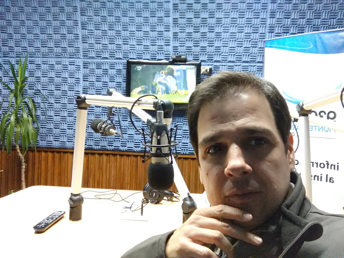 FedePazOk's tweet photo. Danubio - Peñarol lo vimos en casa; Defensor - Nacional en la radio. Siempre por #Montecable Aprovechá la promo para ver el Clausura en HD https://t.co/ZYsMohKvOG