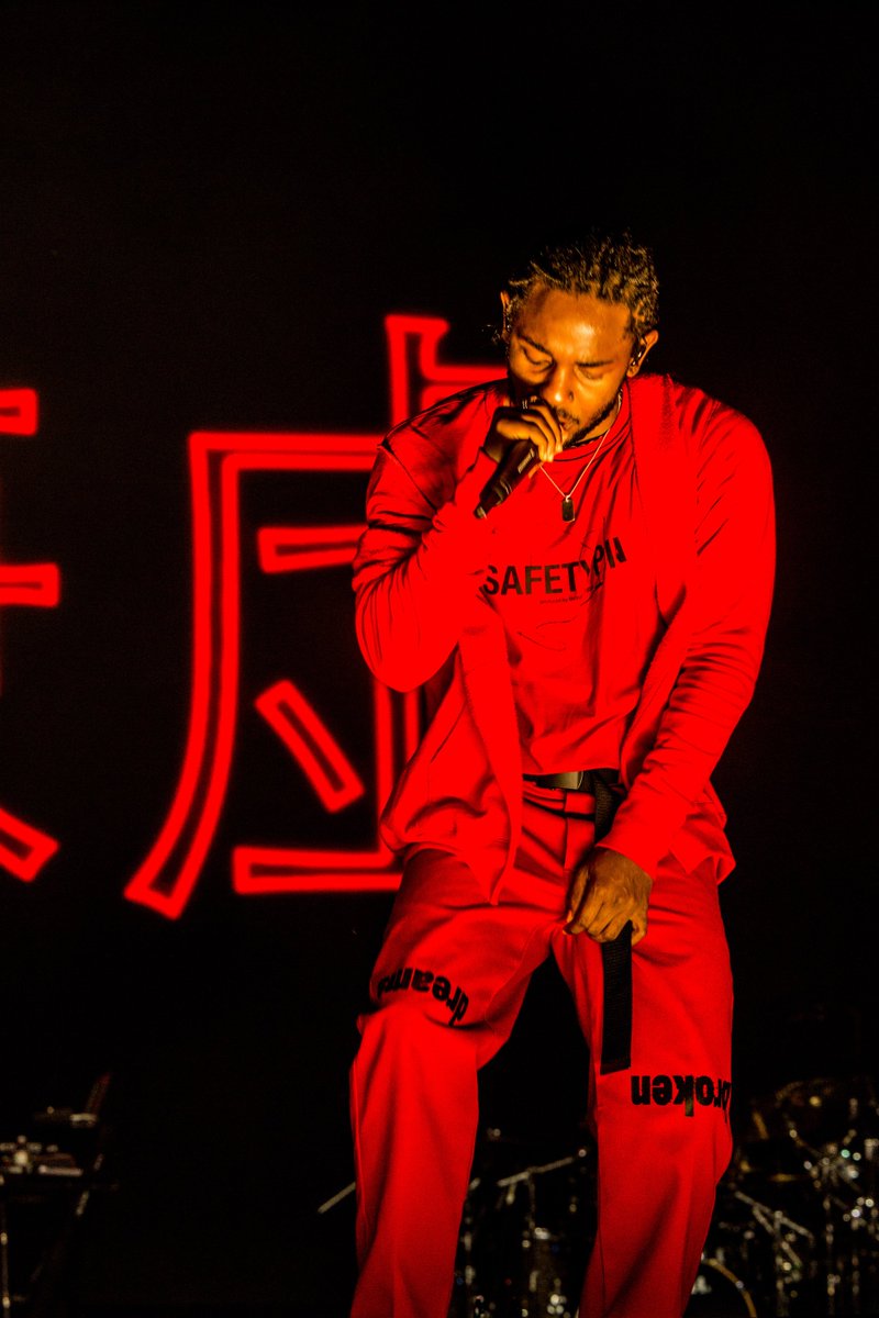 ChappelleRCMH's tweet photo. August 15, 2017 - Dave Chappelle &amp; Very Special Guest @KendrickLamar: Live From Radio City ft Chappelle's Show alumni [photos: M. Bitton] https://t.co/hma1eDI7N5