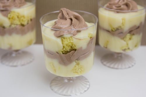 It's a Boston Cream Pie, only better! Check out these cute little #glutenfree parfaits by <a href="/ArdenneFarm/">Ardenne Farm</a> ! bit.ly/2uIZe1X